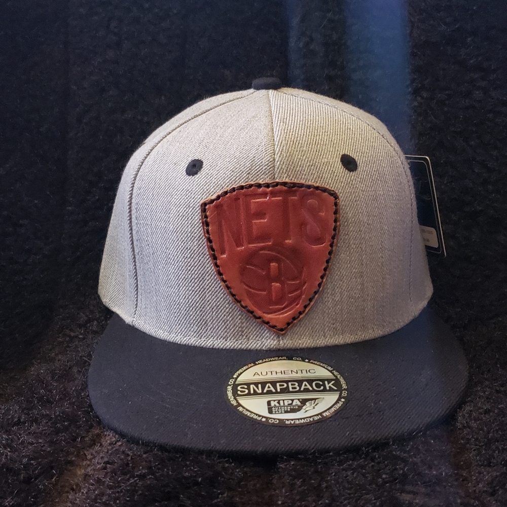 SNAPBACK PREMIUM HEADWEAR. BROOKLYN  NETS COSTOM L
